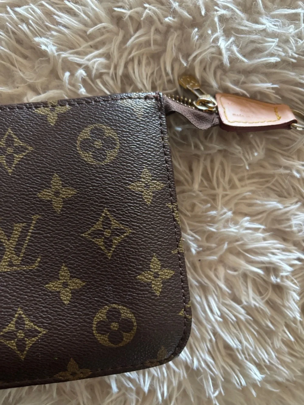 Louis Vuitton Monogram Zip Around Wallet in Brown and Tan - Picture 8 of 9